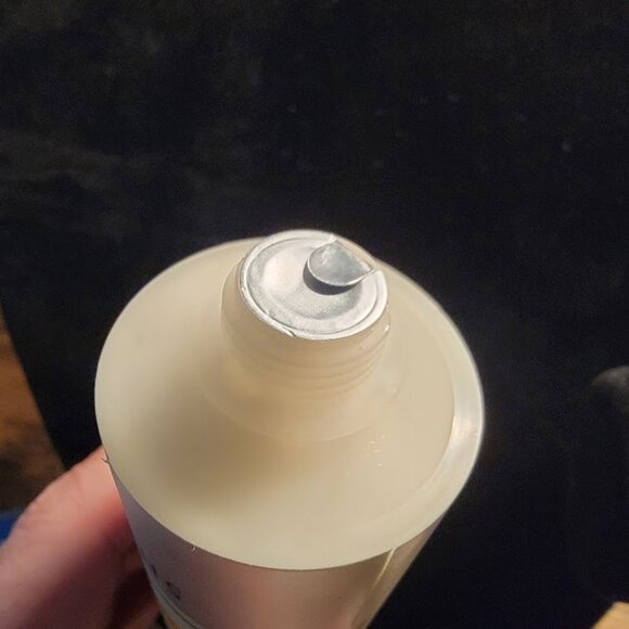 A La Maison Honeysuckle Hand & Body Lotion With Shea Butter & Argan Oil 5 Fl Oz - Picture 3 of 4